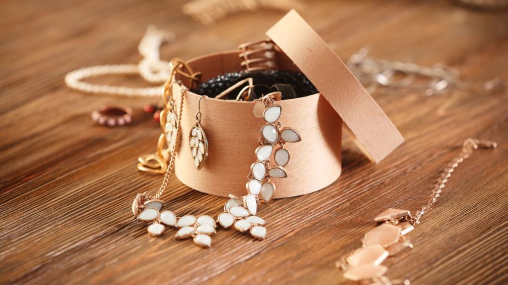 Jewelry print-on-demand suppliers for Shopify featured image