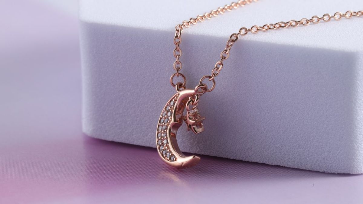 14 Best Custom Necklaces Print-On-Demand Partners