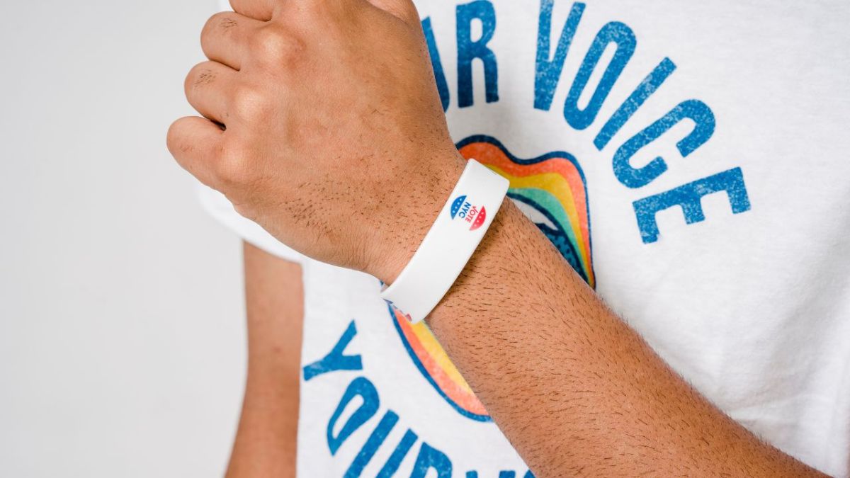 3 Best Custom Wristband Print-On-Demand Suppliers